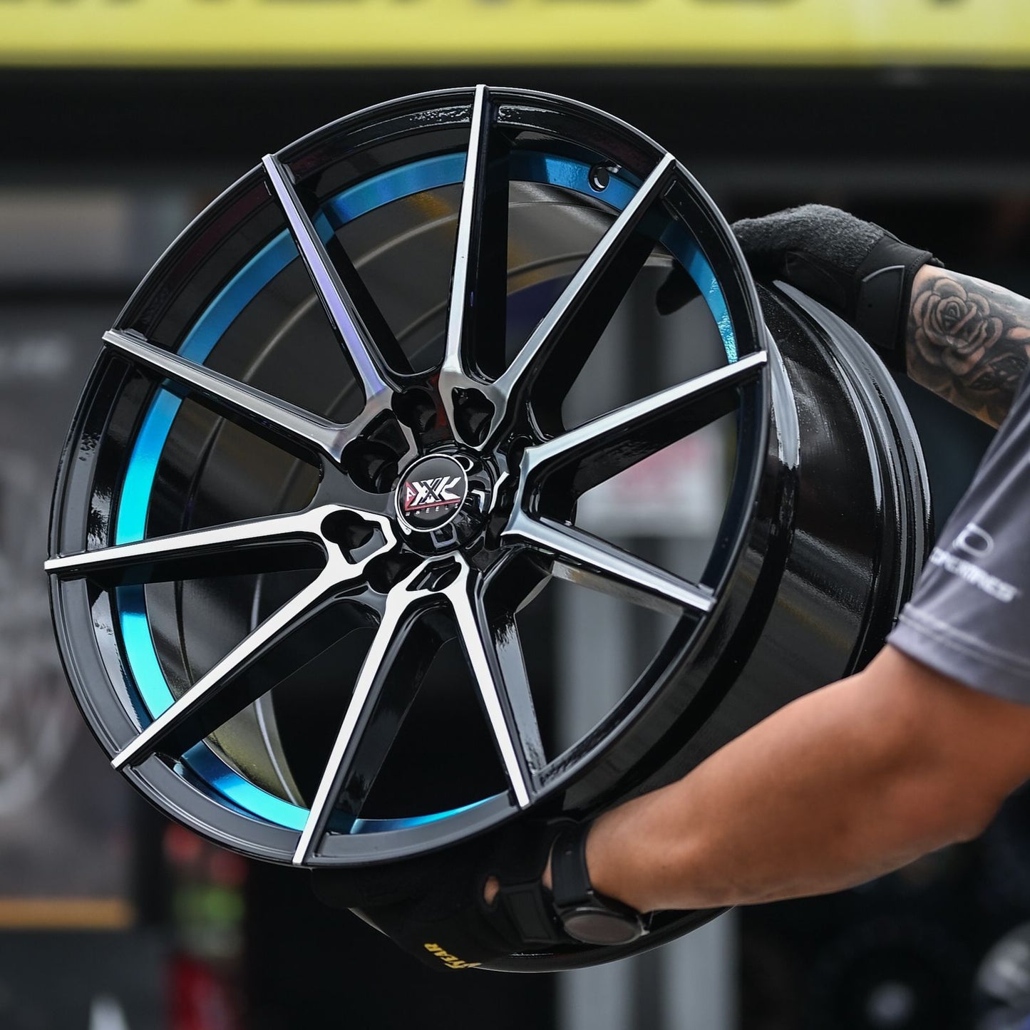 AD74H-123 17X8 8/100/114.3 ET20 CB73.1