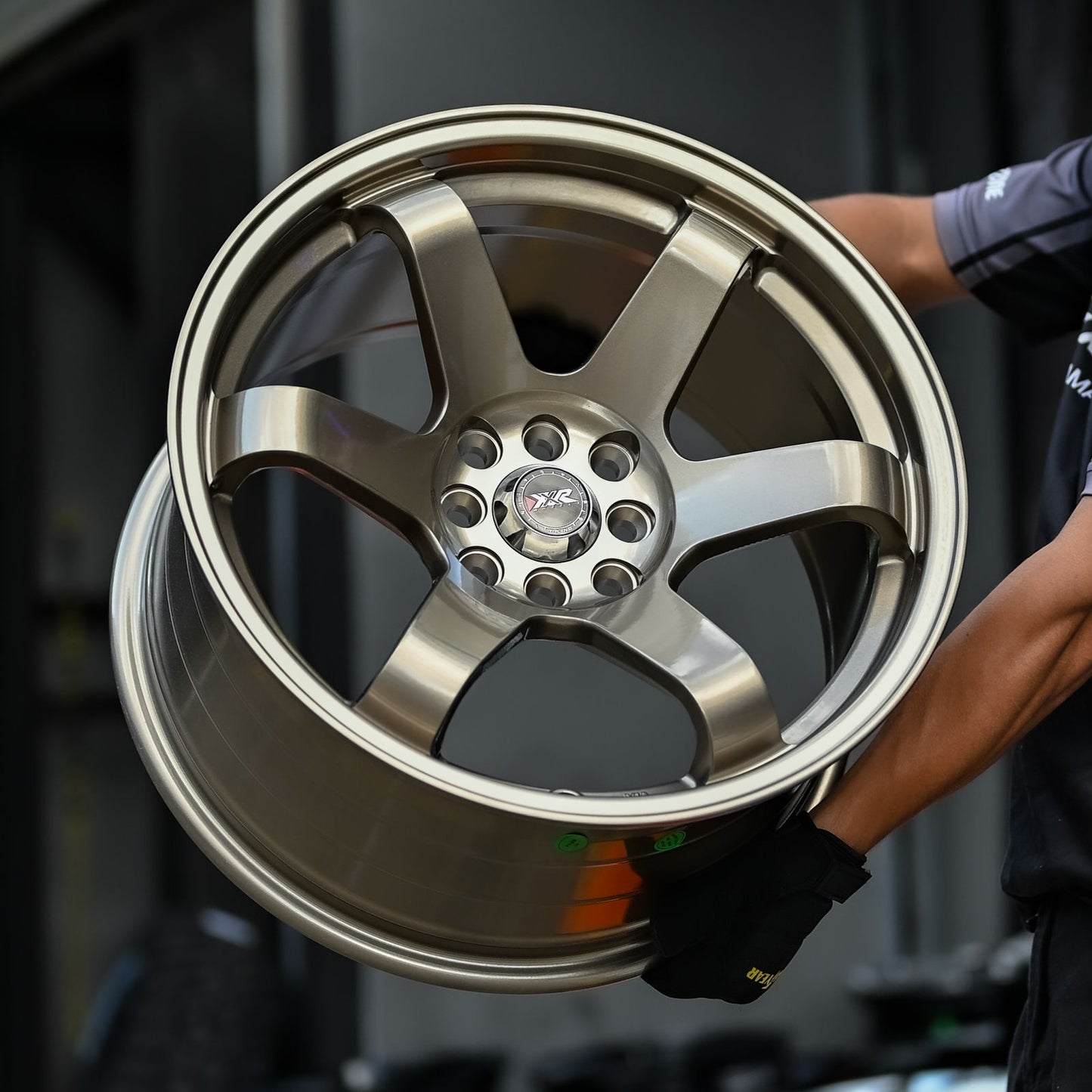 AD74H-43 17X9 8/100/114 ET24 CB67.1