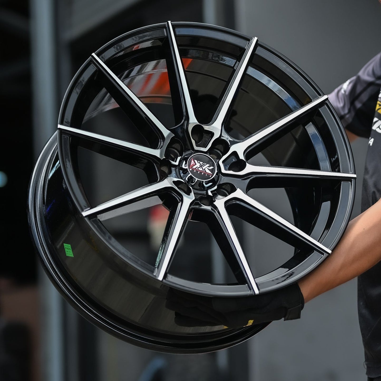 AD74H-74 17X8 4X100/114.3 ET20 CB73.1