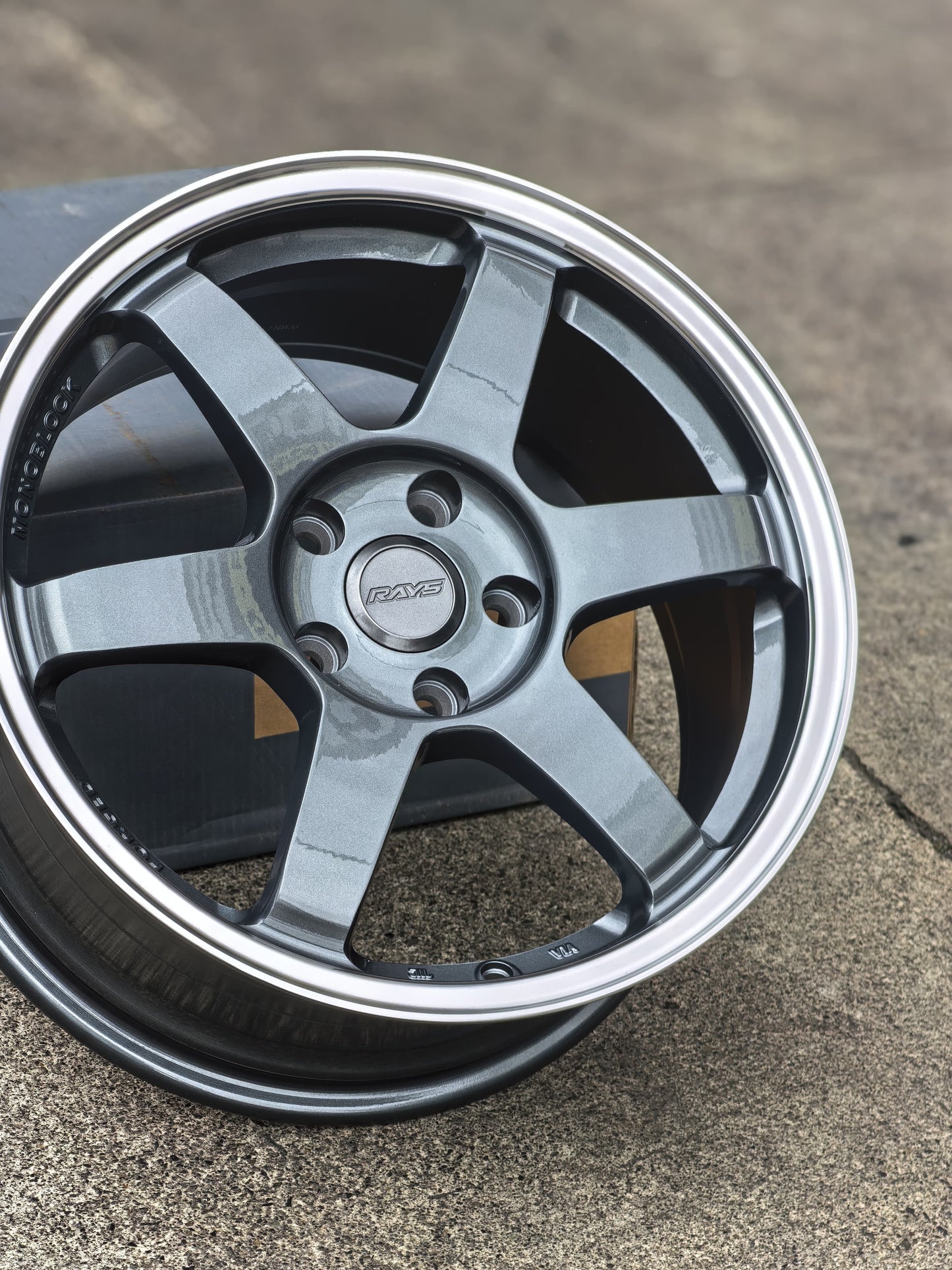 AD75H-402 17X8 5X114.3 ET42 CB73.1