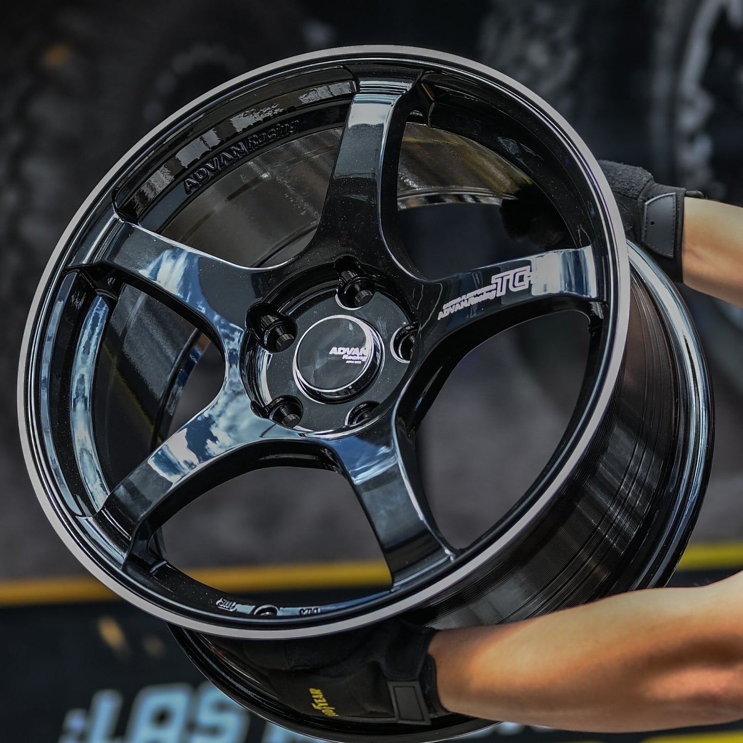 AD75H-495 17X8.0 5X114.3 ET38 CB73.1