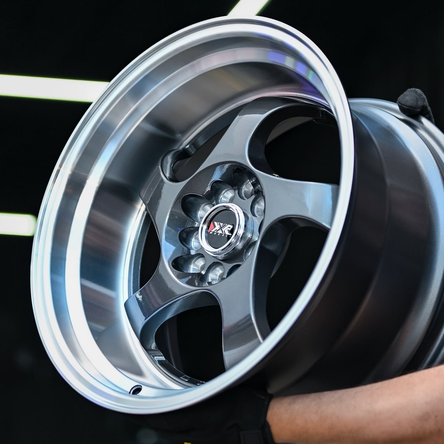 AD75H-570 17X9.0 10X100/114.3 ET15 CB73.1