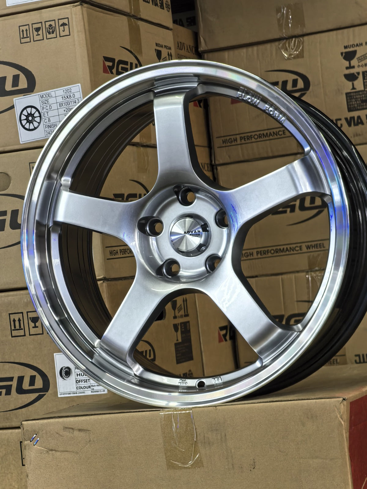 AD95H-15 19X8.5 5X114.3 ET38 CB73.1