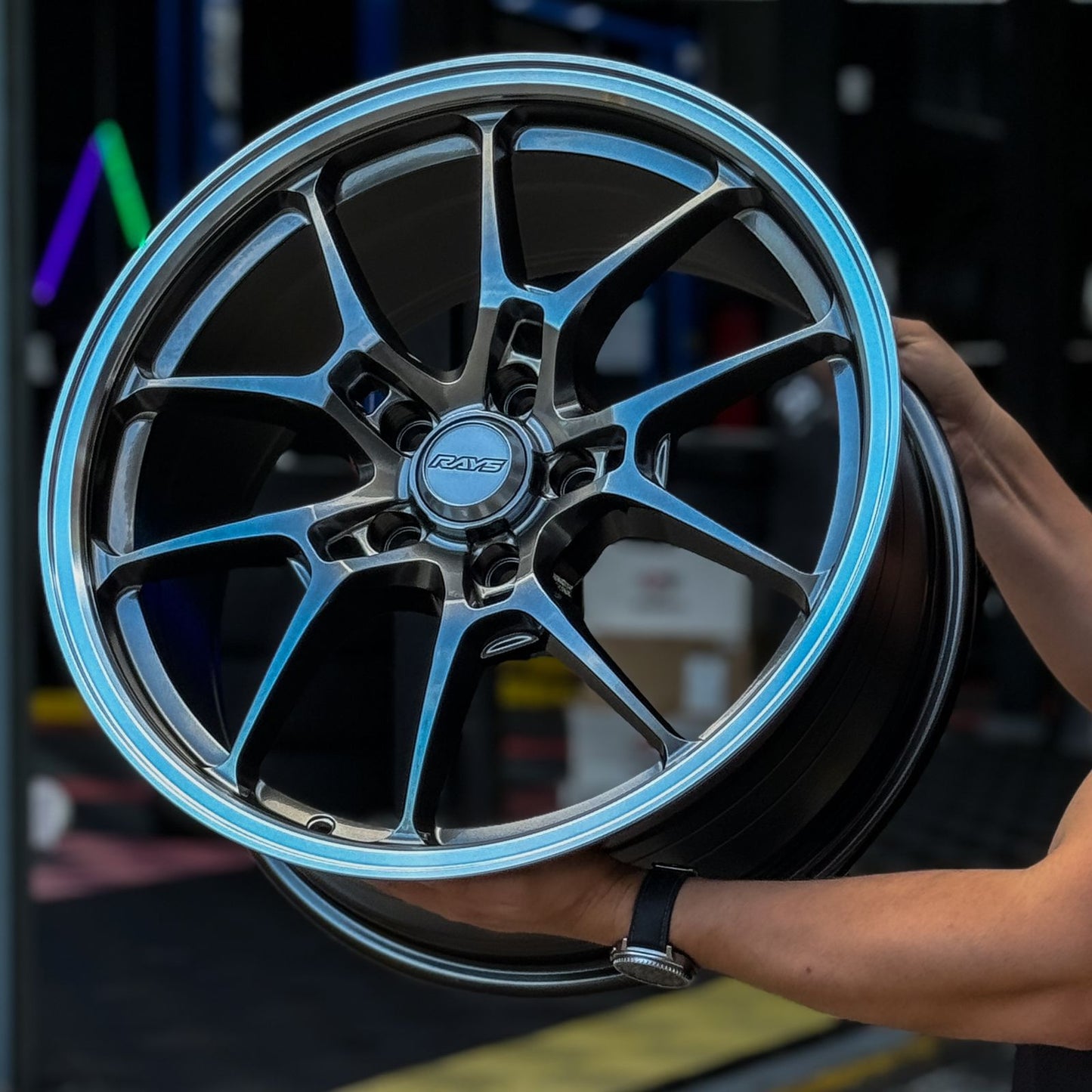 AD85H-197 18X8.5 5X114.3 ET38 CB73.1