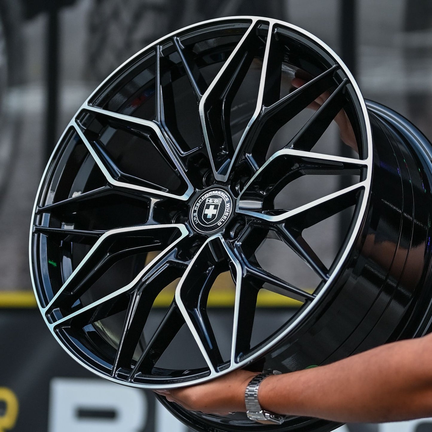 AD85HG-62 18X8.5 5X112 ET40 CB73.1