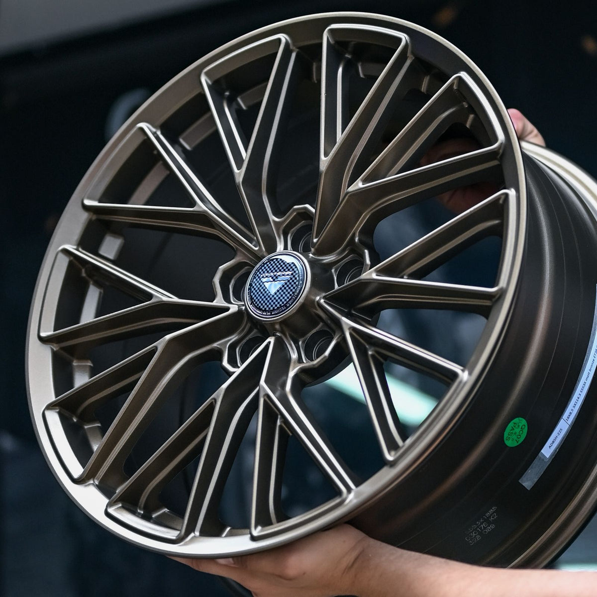 AD85H-225 18X8.5 5X114.3 ET38 CB73.1