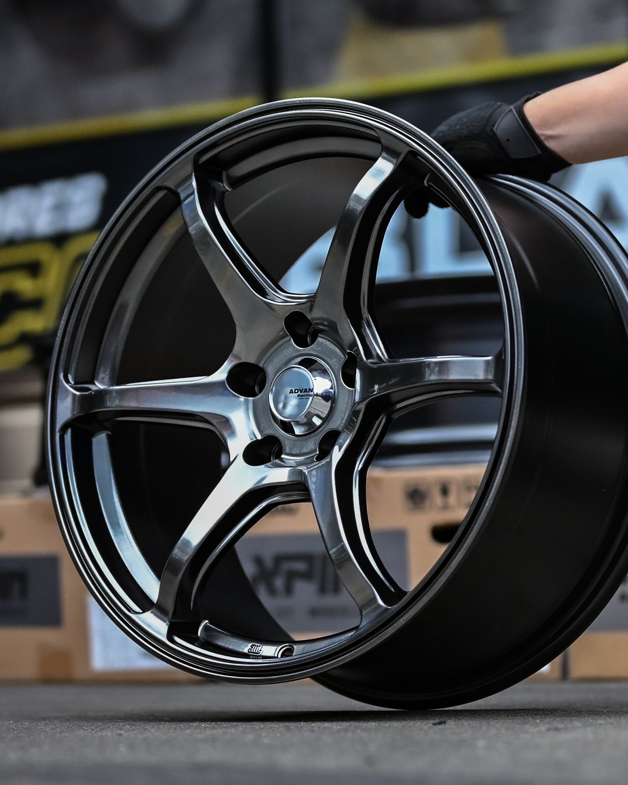 AD85H-241 18X8.5 5X114.3 ET35 CB73.1