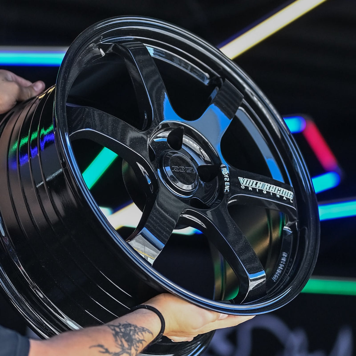AD85H-259 18X8.5 5X114.3 ET35 CB73.1
