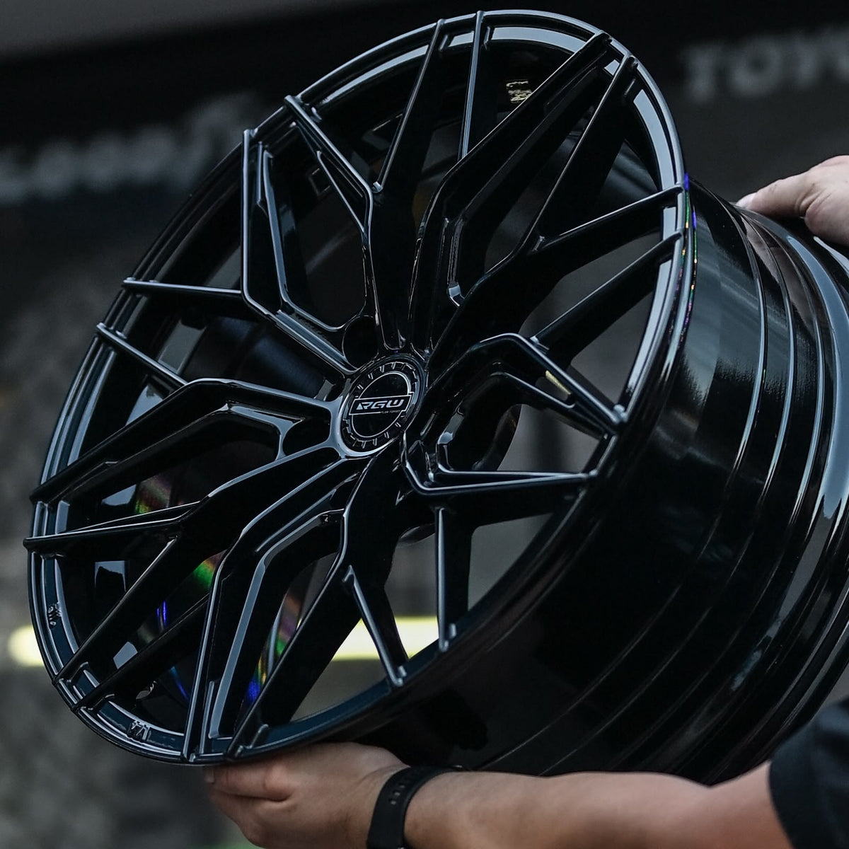 AD85H-270 18X8 5X114.3 ET35 CB73.1