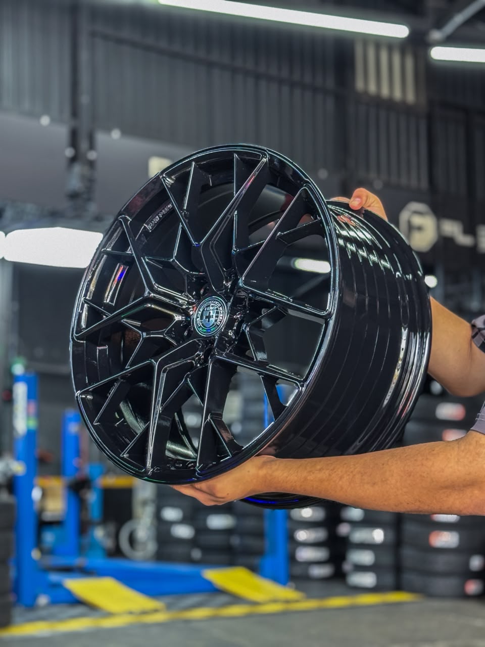 AD85H-292 18x8.5 5x114.3 ET40 CB73.1