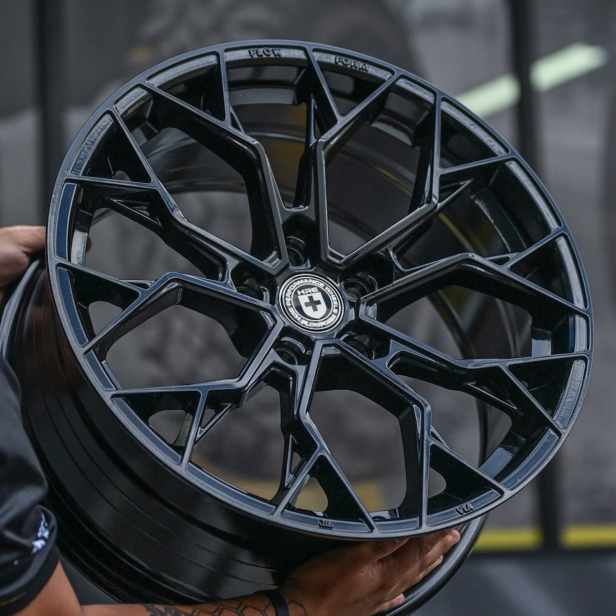 AD85H-292 18x8.5 5x114.3 ET40 CB73.1