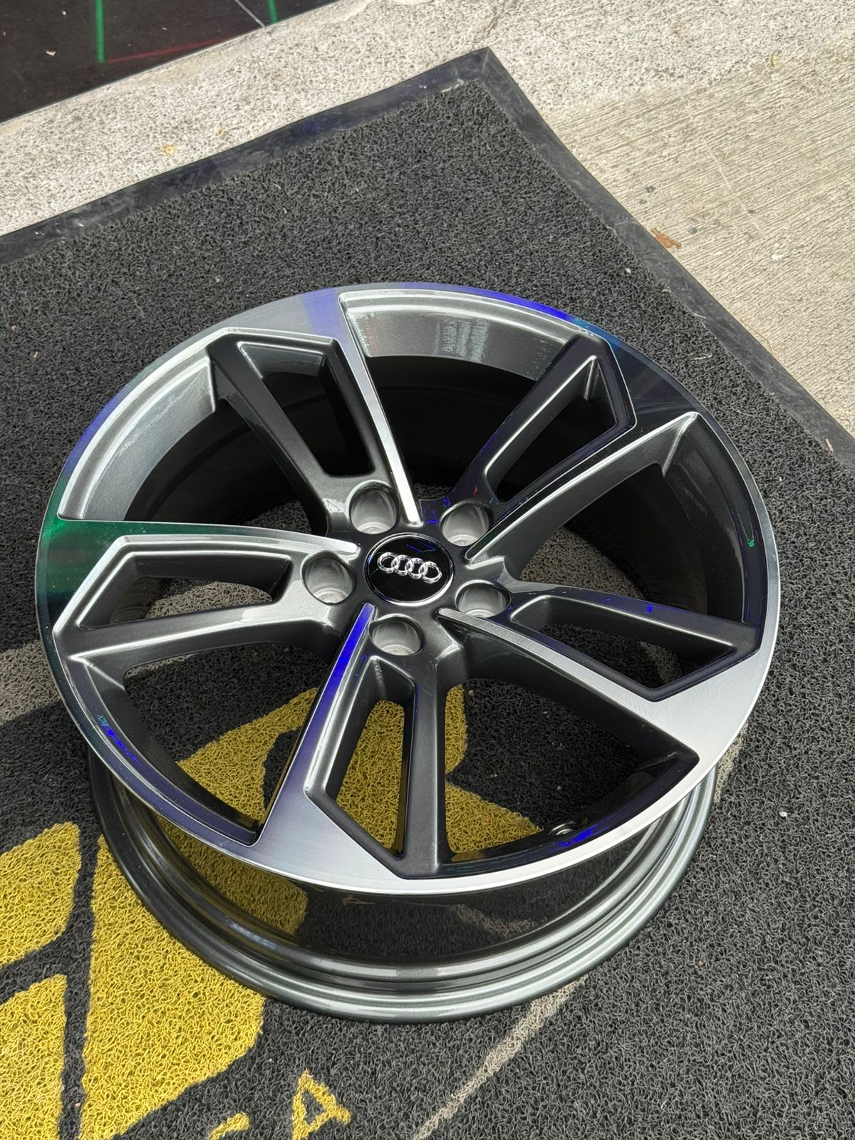 AD85HG-43 18X8 5X112 ET40 CB66.6