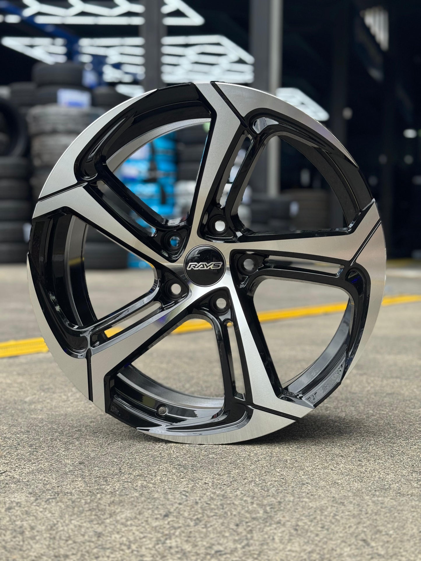 AD85HT-16 18X8 5X108 ET35 CB73.1