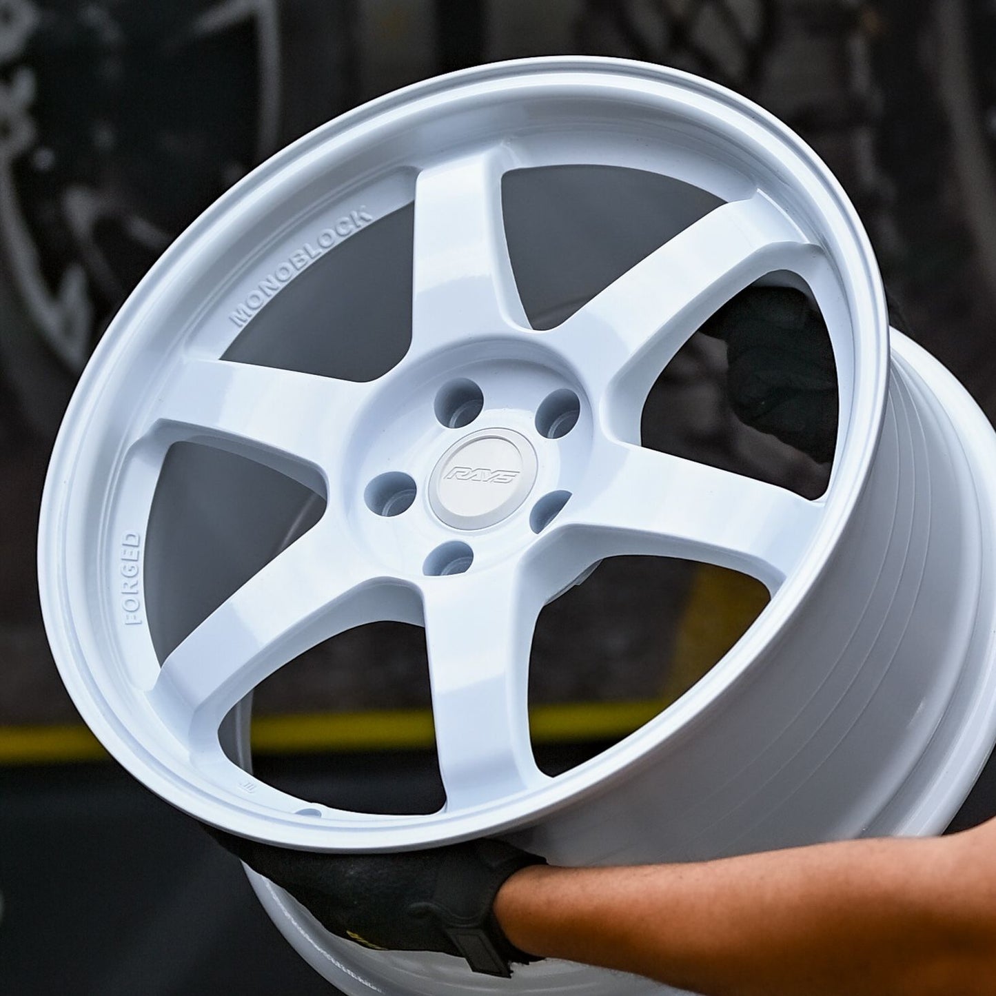 AD85HT-23 18X8.5 5X108 ET42 C.B73.1