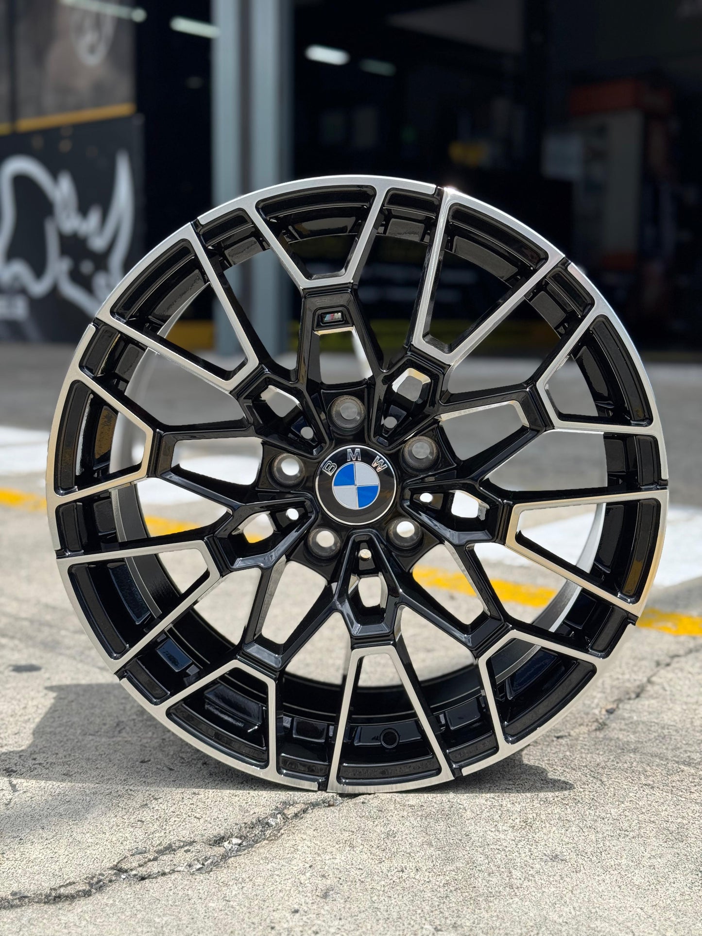 AD8BMW5H-42 18X8.5 5X120 ET30 CB72.6