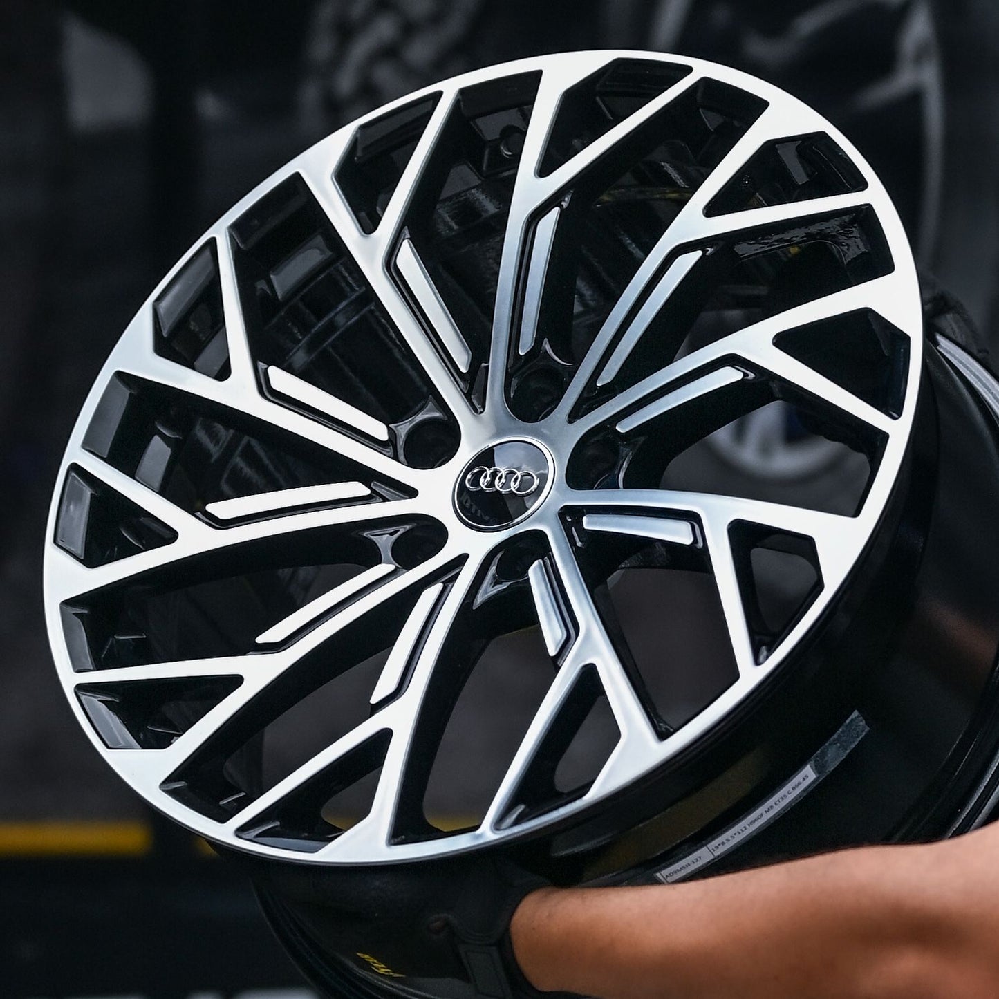 AD9M5H-127 19X8.5 5X112 ET35 C.B66.45