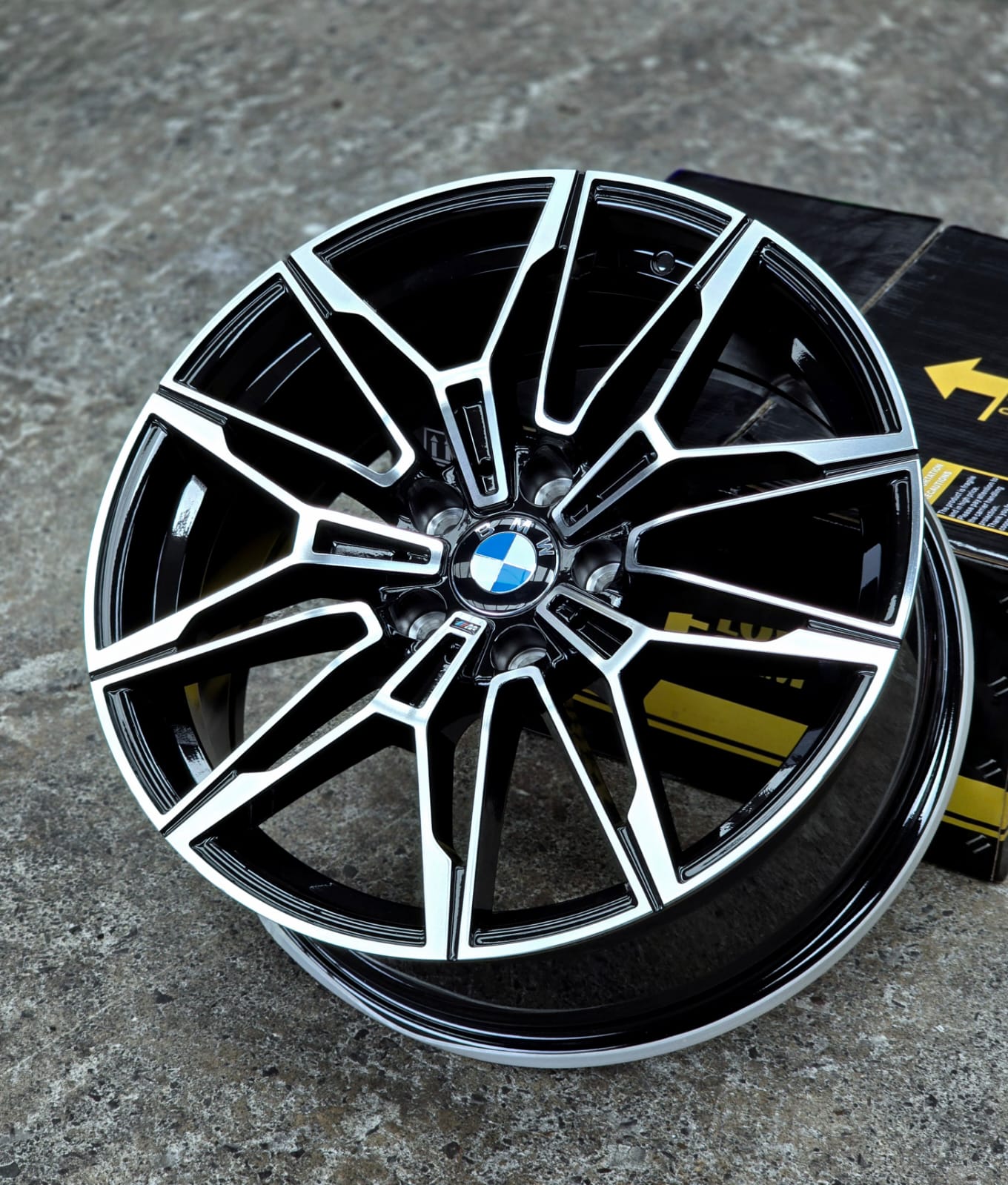 AD9M5H-94 19X8 5X120 ET25 CB72.56 + AD9M5H-95 19X9 5X120 ET35 CB72.56