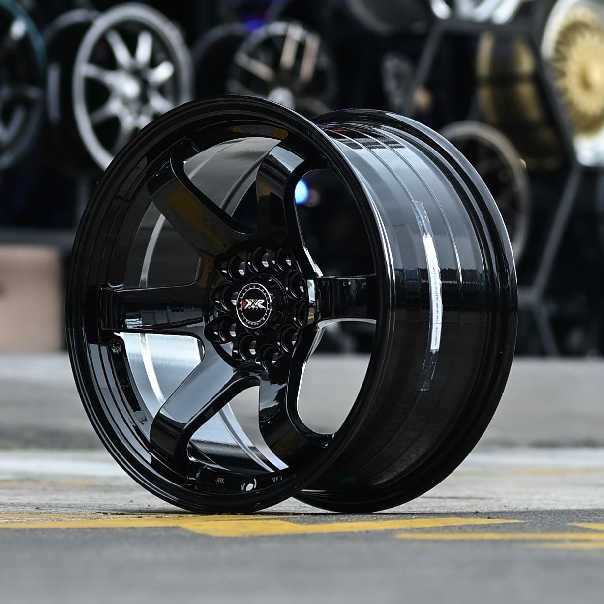 ADX84H-156 16X8 8/100/114.3 ET20 CB73.1