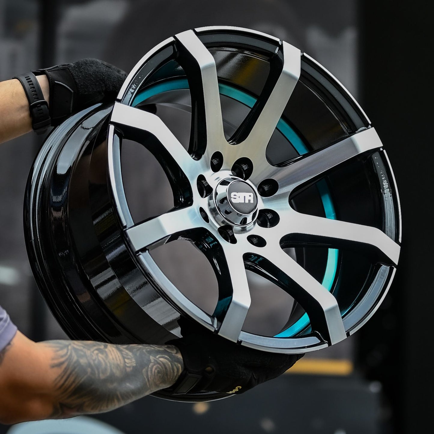 ADX84H-174 16X8 8X100/114.3 ET20 CB73.1