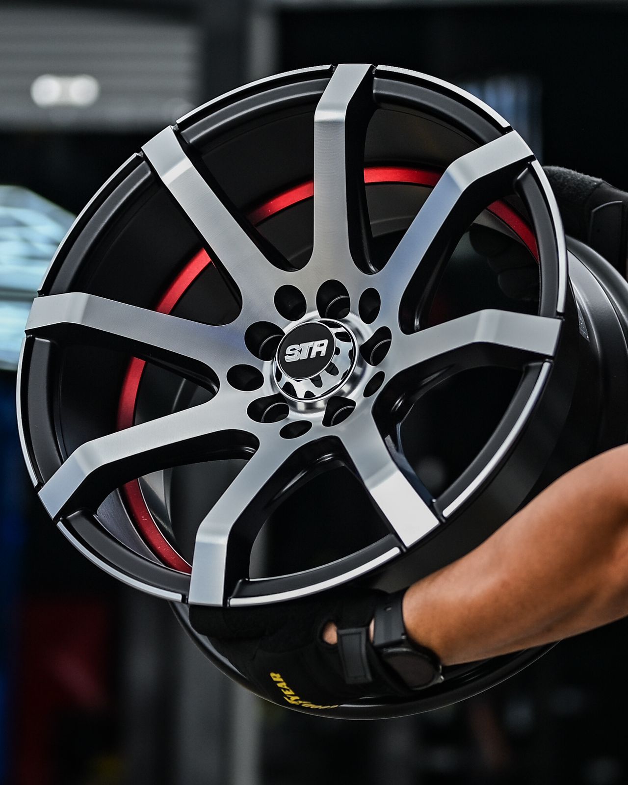 ADX85H-216 16X8 10/100/114.3 ET20 CB73.1