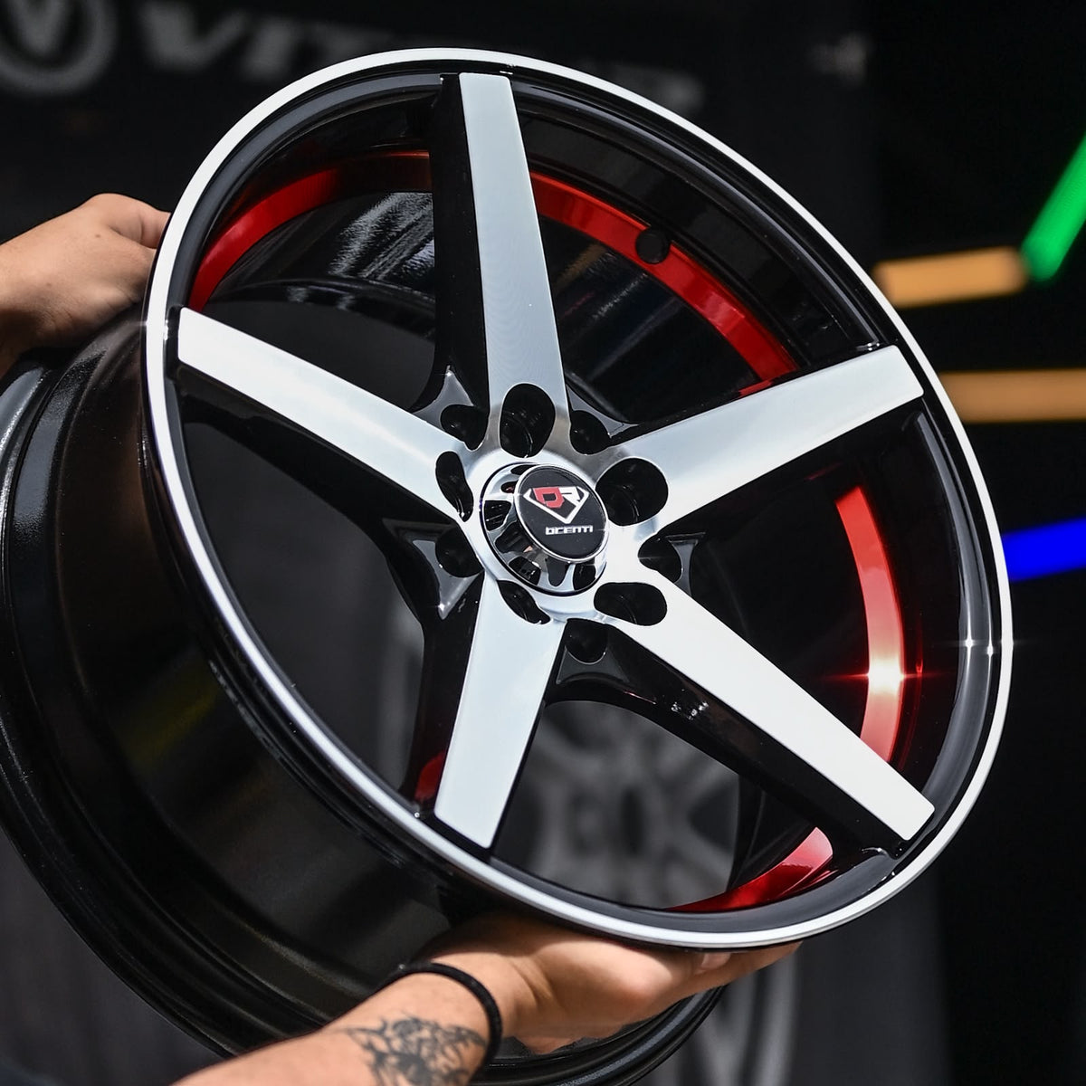 ADX85H-328 16x7.0 10X100/114.3 ET32 CB73.1
