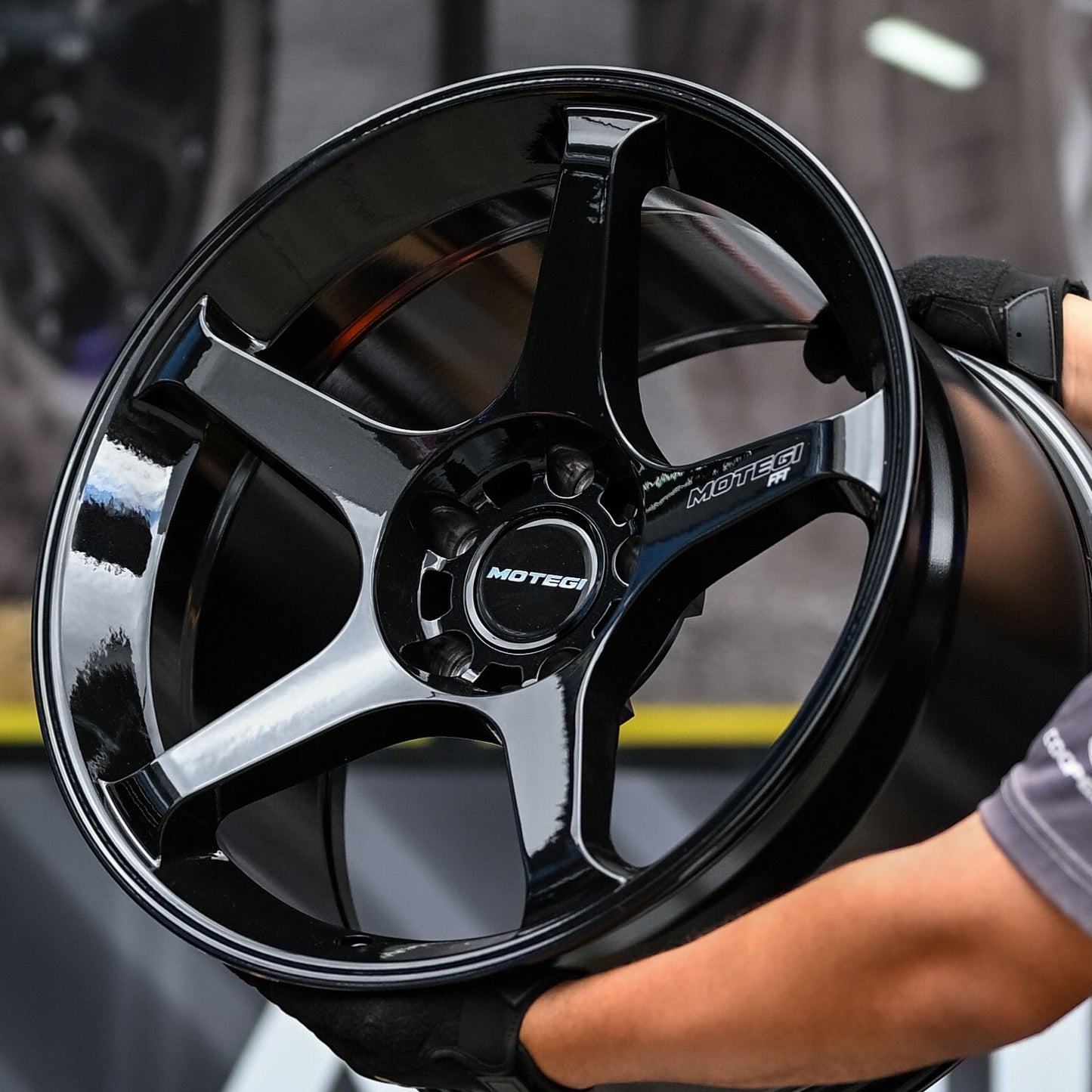 AOD7BMW5H-14 MOTEGI BATTLE V 18X10.5 5X120 ET25 CB74