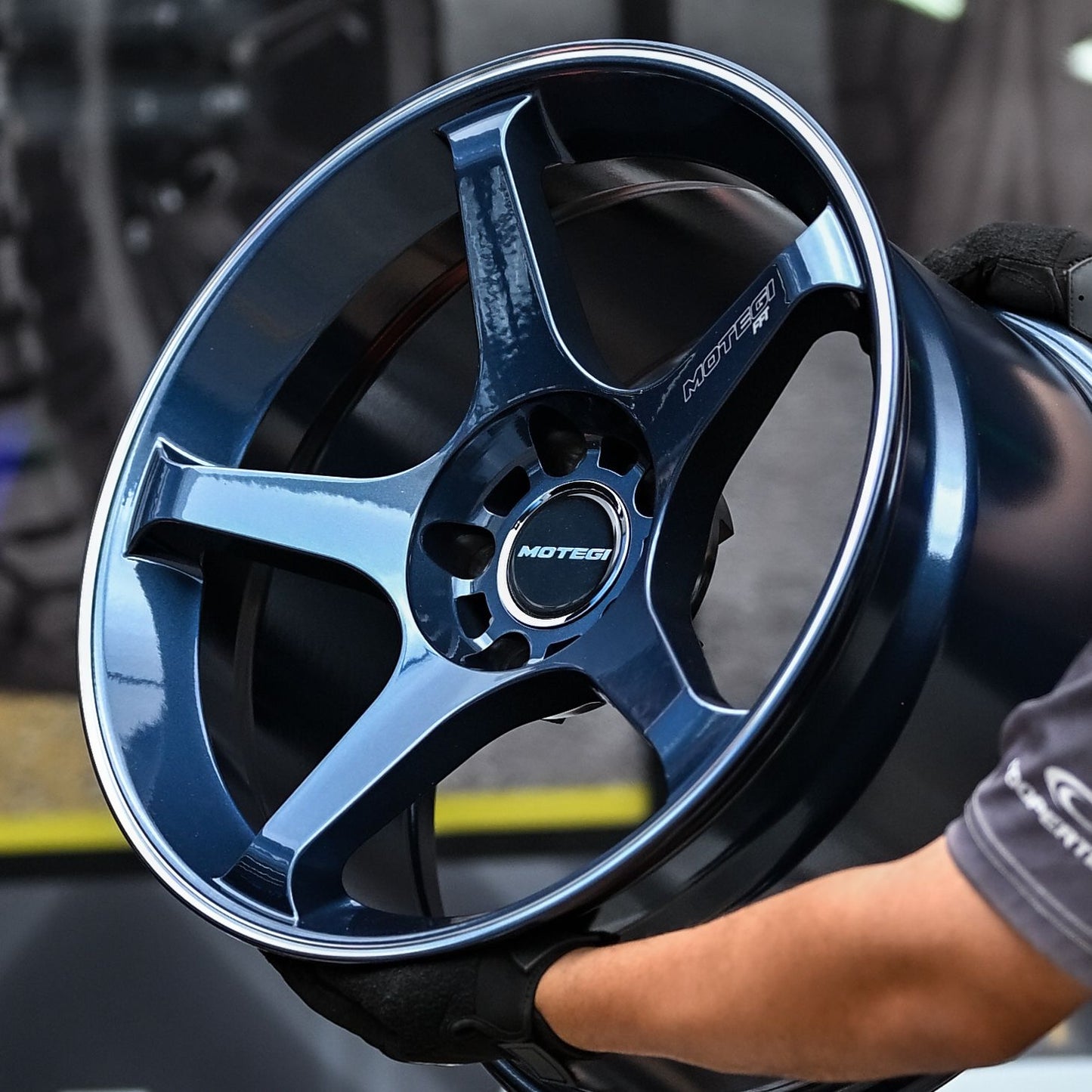 AOD7BMW5H-18 MOTEGI BATTLE V 18X10.5 5X120 ET25 CB74