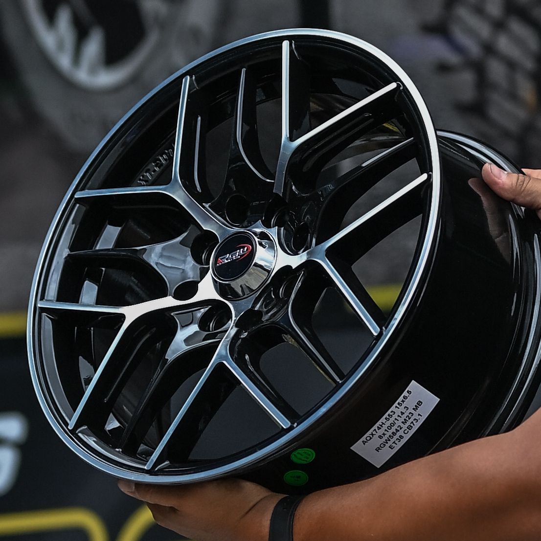 AQX74H-553 15X6.5 8X100/114.3 ET38 CB73.1