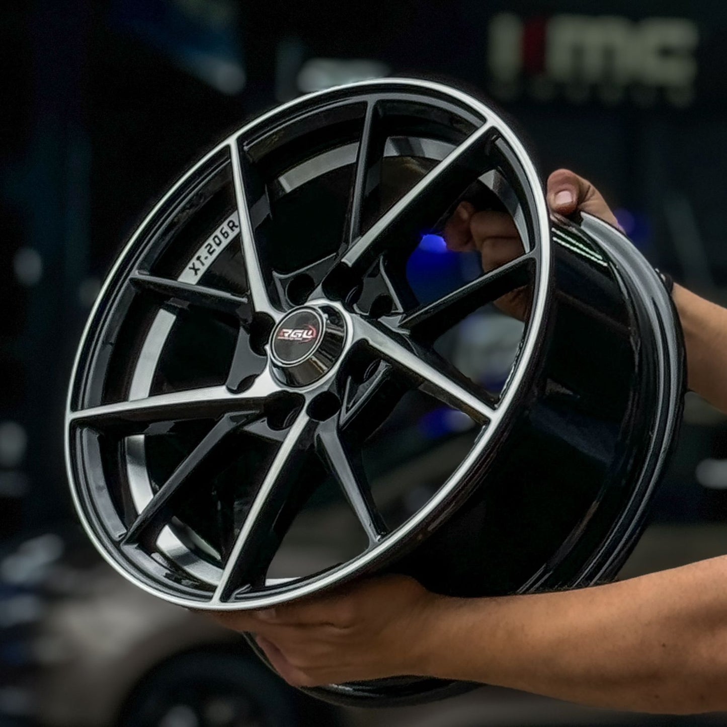 AQX74H-556 15X6.5 8X100/114.3 ET38 CB73.1