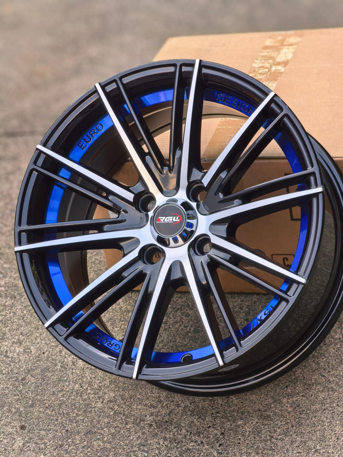 AQX74H-579 15x7 4x100 ET30 CB73.1