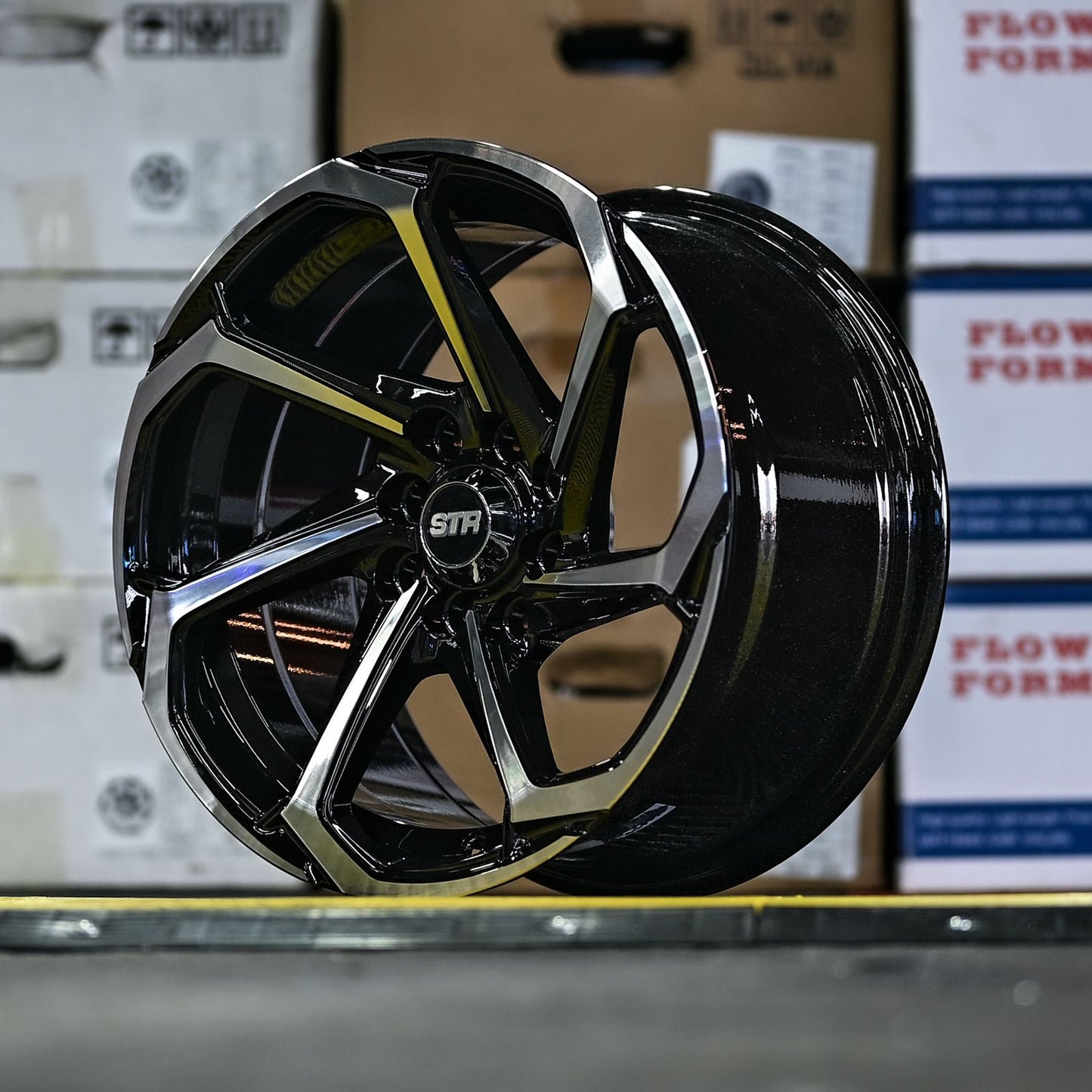 AQX84H-411 15X8 8X100/114.3 ET20 CB73.1