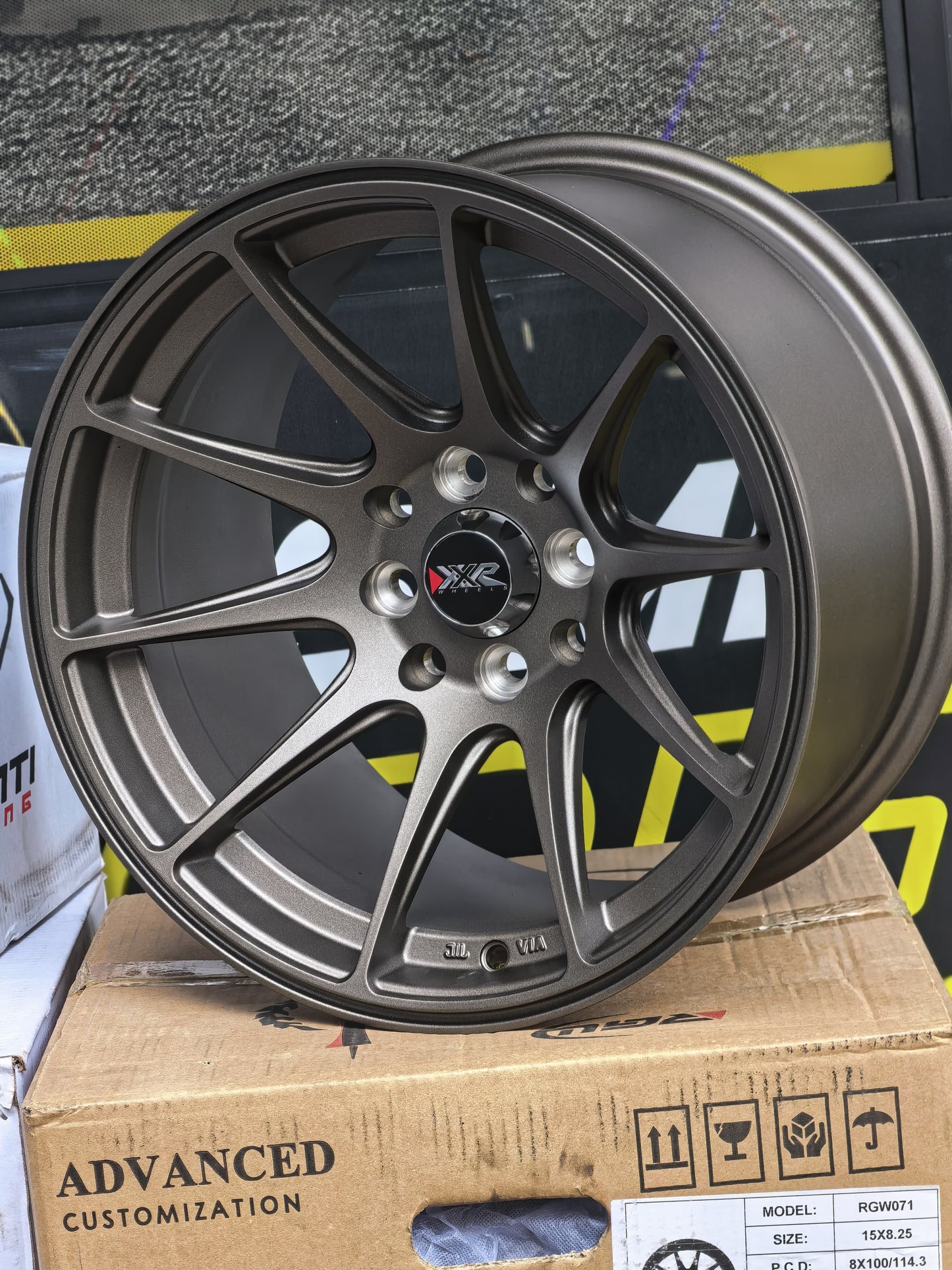 AQX84H-453 15X8.25 8X100/114.3 ET0 CB73.1
