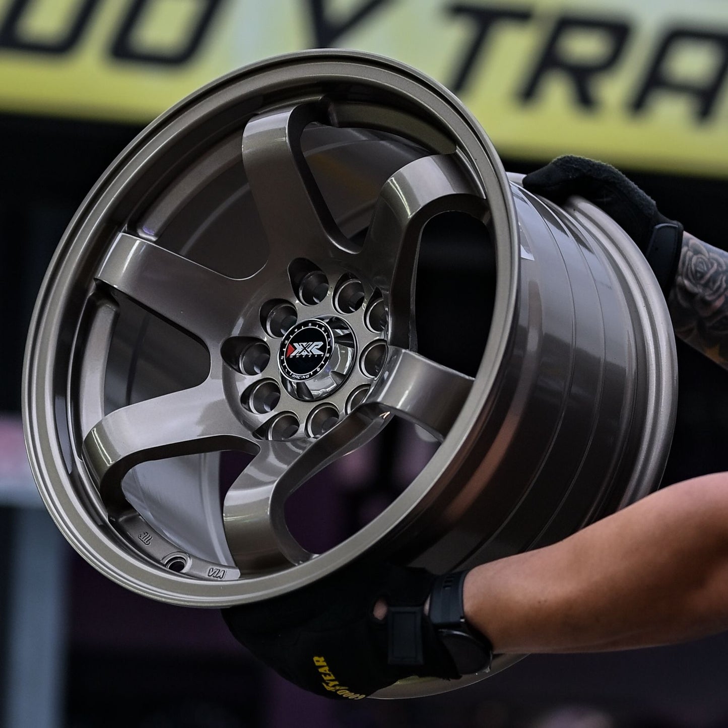 AQX85H-53 15X8.25 10/100/114.3 ET20 CB73.1