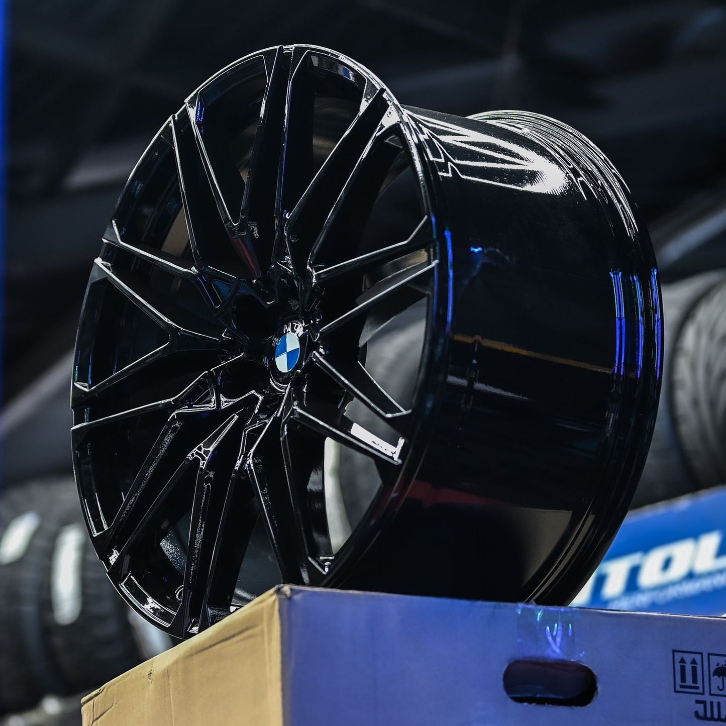 AV2BMW5H-05 22X9.5 5X120 ET37 CB74.1 + AV2BMW5H-06 22X10.5 5X120 ET43 CB74.1