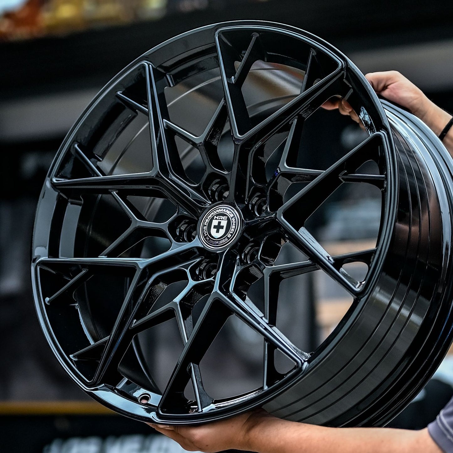 AV5H-21 20x8.5 5x114.3 ET35 CB73.1