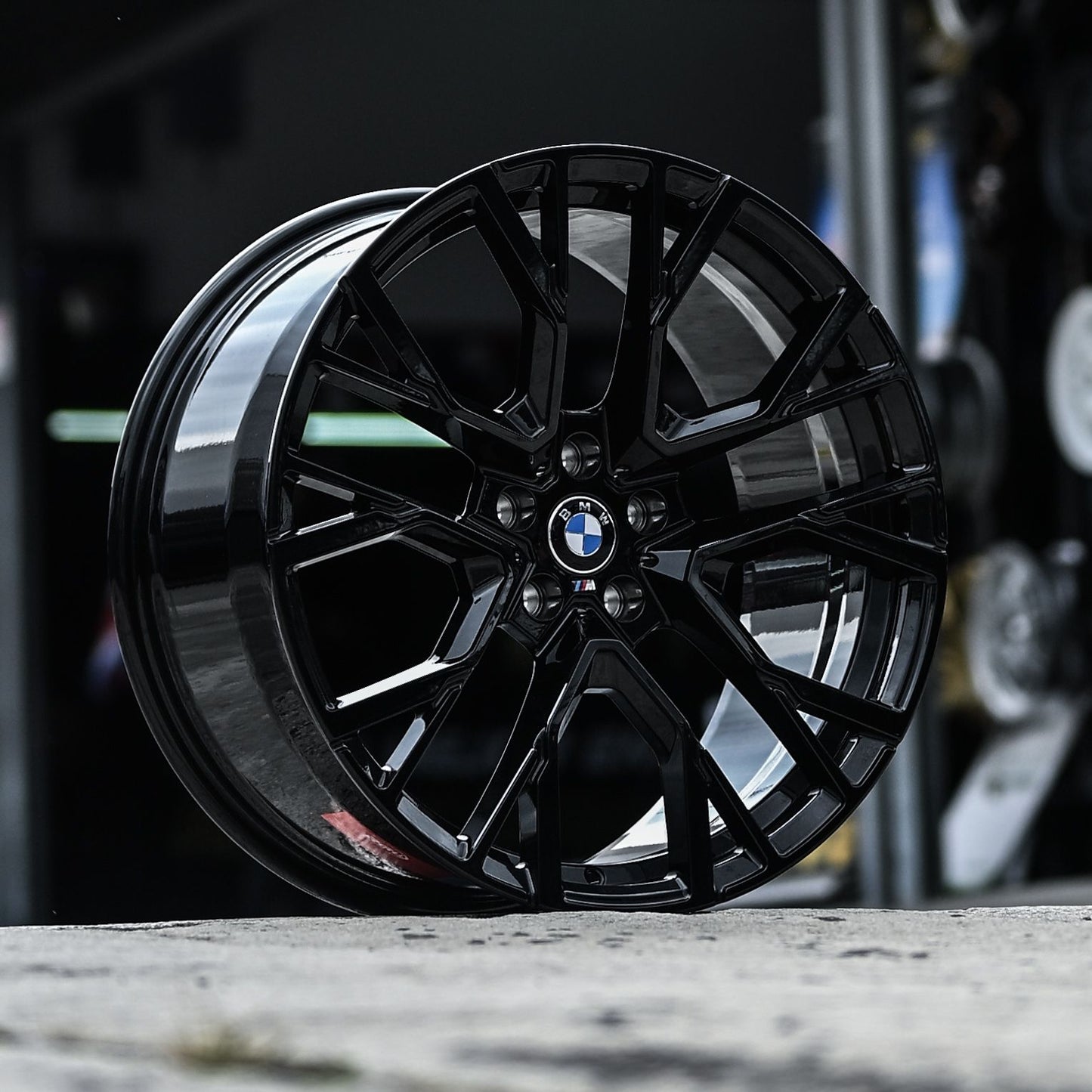 AV5HM-28 20x9.5 5x112 ET35 CB66.56 + AV5HM-29 20x10.5 5x112 ET40 CB66.56