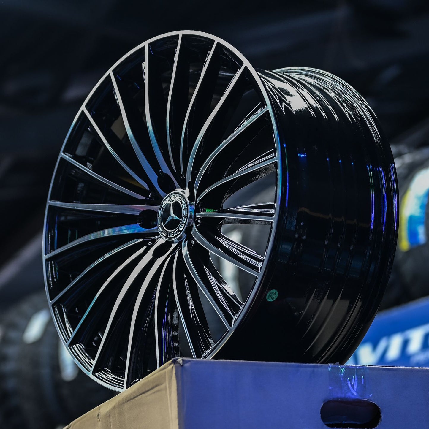 AVU5HM-05 21X9 5X112 ET40 CB66.56 + AVU5HM-06 21X10 5X112 ET45 CB66.56