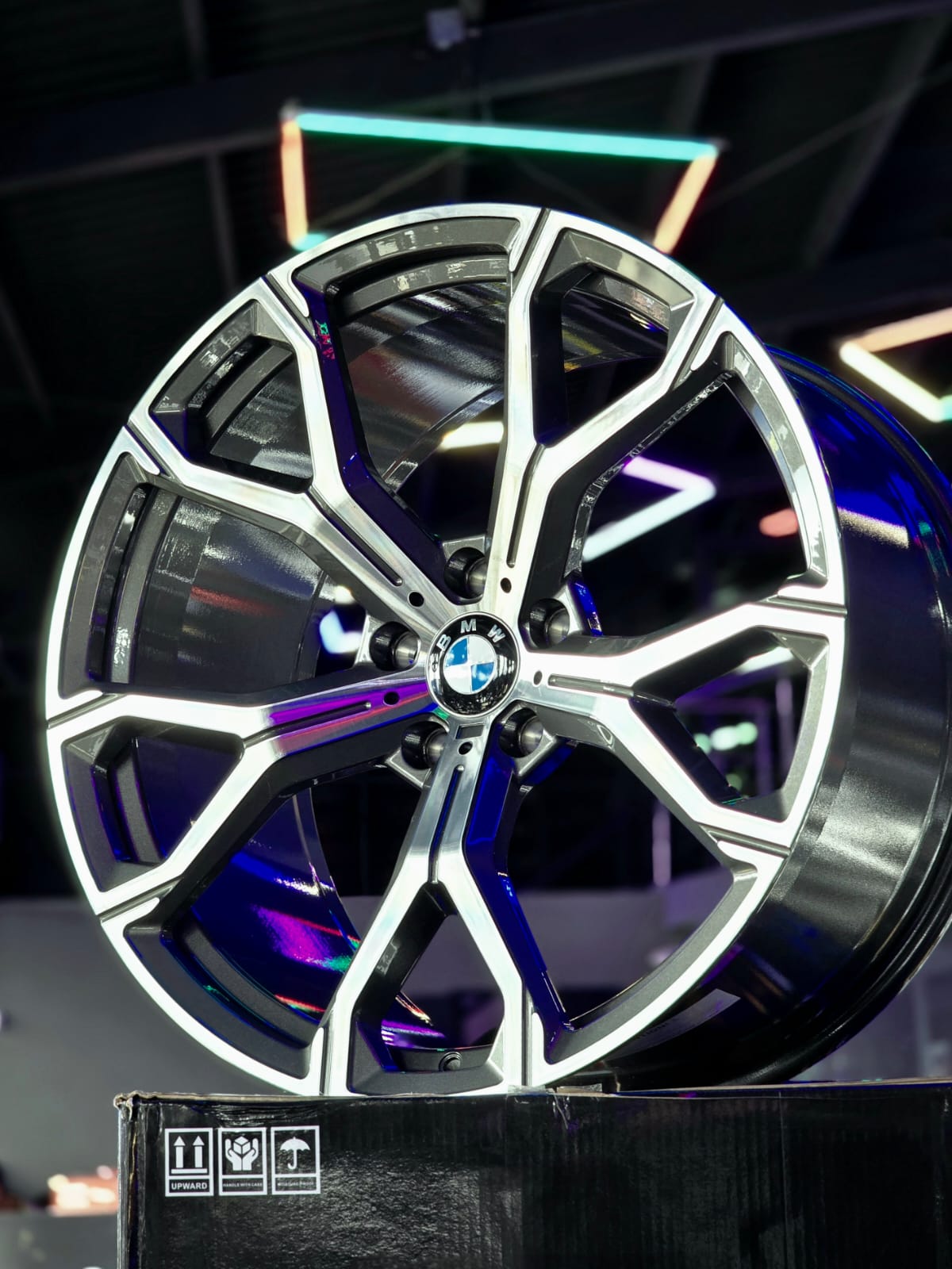 AVU5HM-28 21X9.5 5X112 ET37 CB66.6 + AVU5HM-29 21X10.5 5X112 ET43 CB66.6