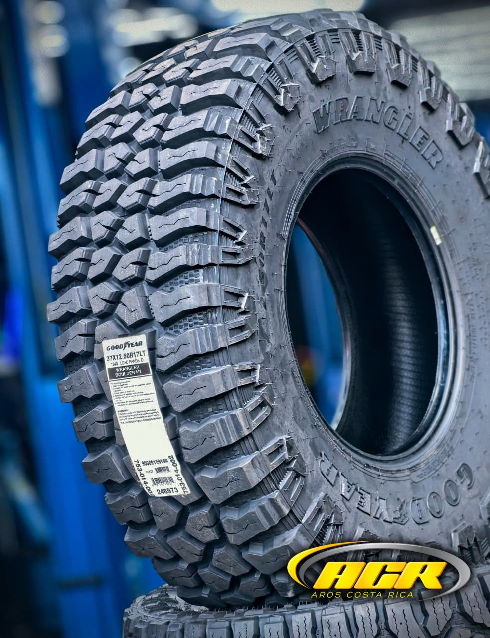 37x12.50R17 Goodyear Wrangler Boulder MT
