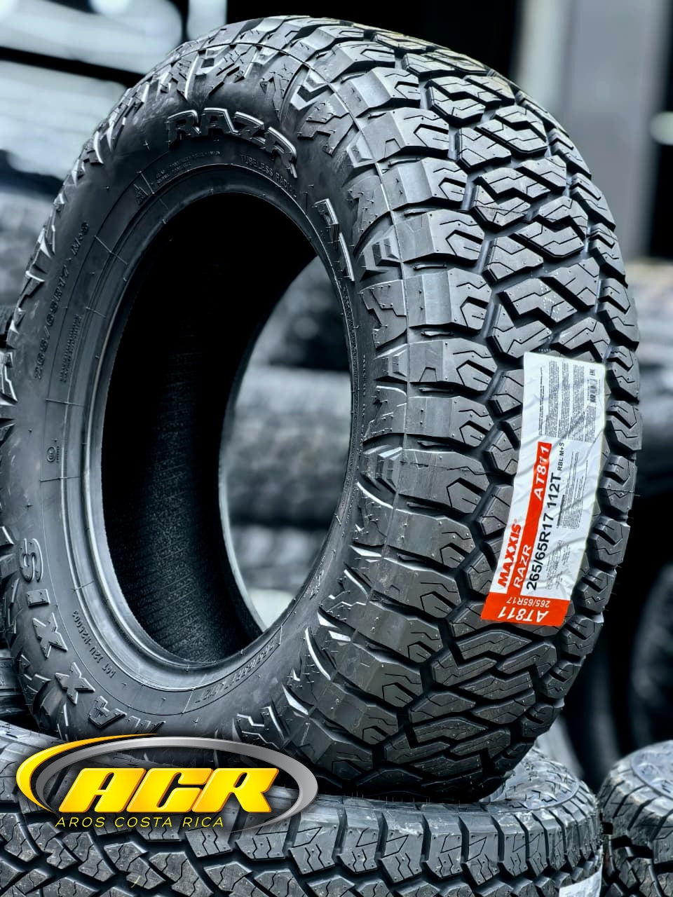 265/65R17 Maxxis Razr AT811