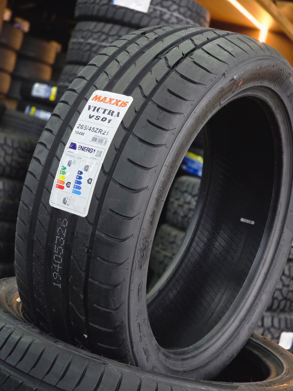 265/45R21 Maxxis Victra VS01
