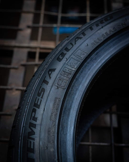 215/55R18 Vitour Tempesta Quattro