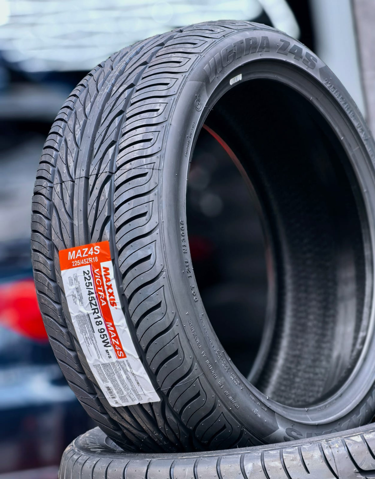 225/45R18 Maxxis Victra Z4