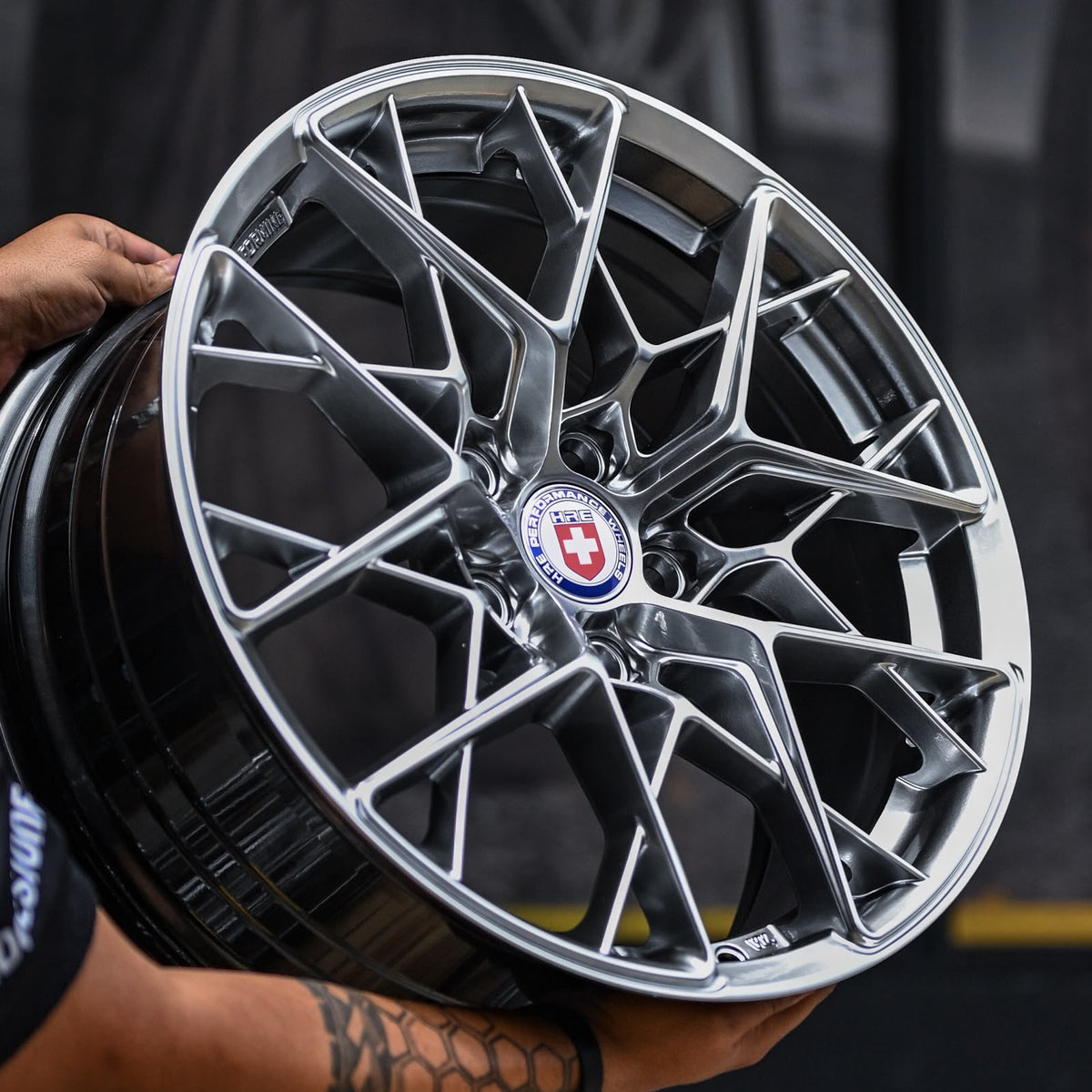 AD75H-555 17X7.5 5X114.3 ET38 CB73.1