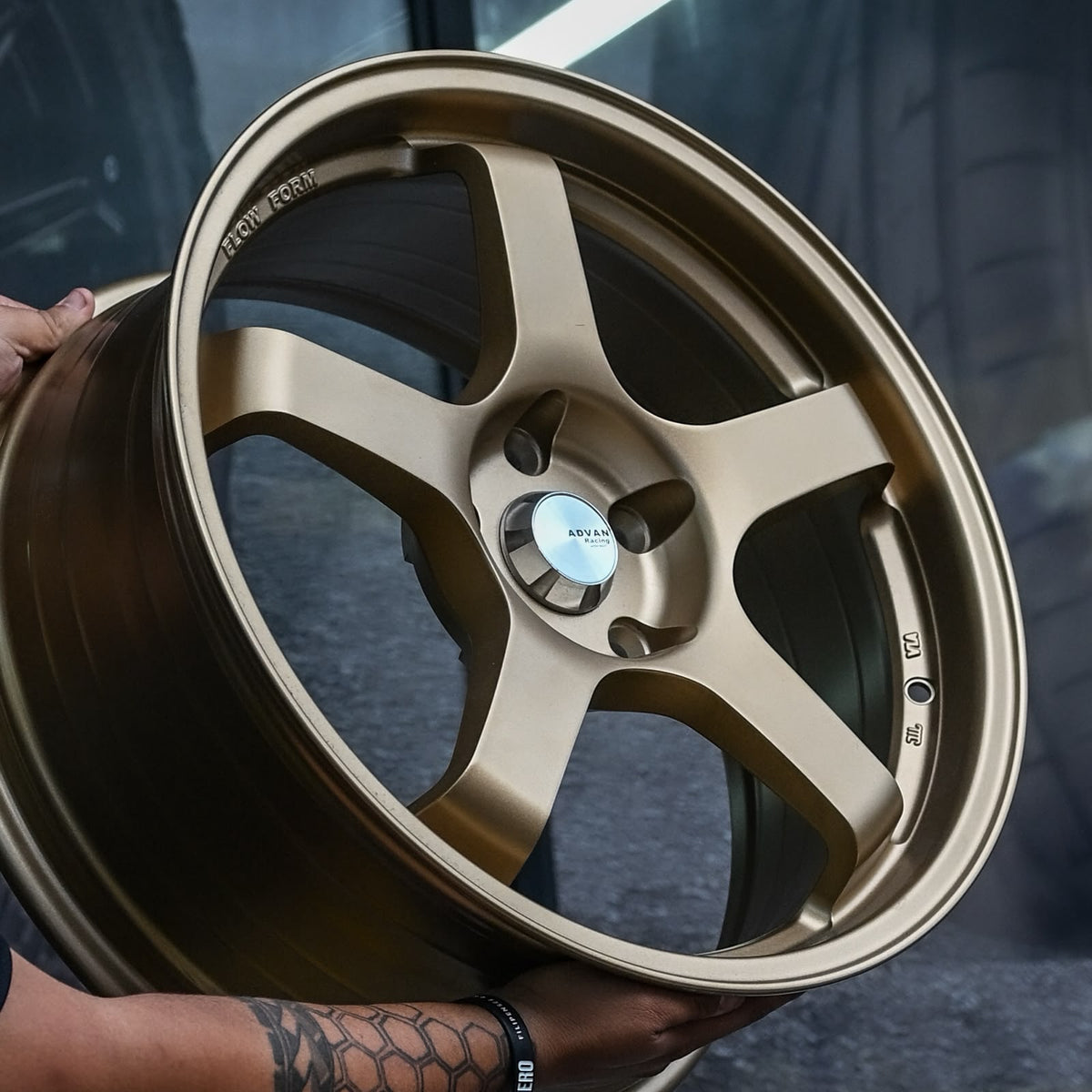 AD85H-159 18X8 5X114.3 ET38 CB73.1