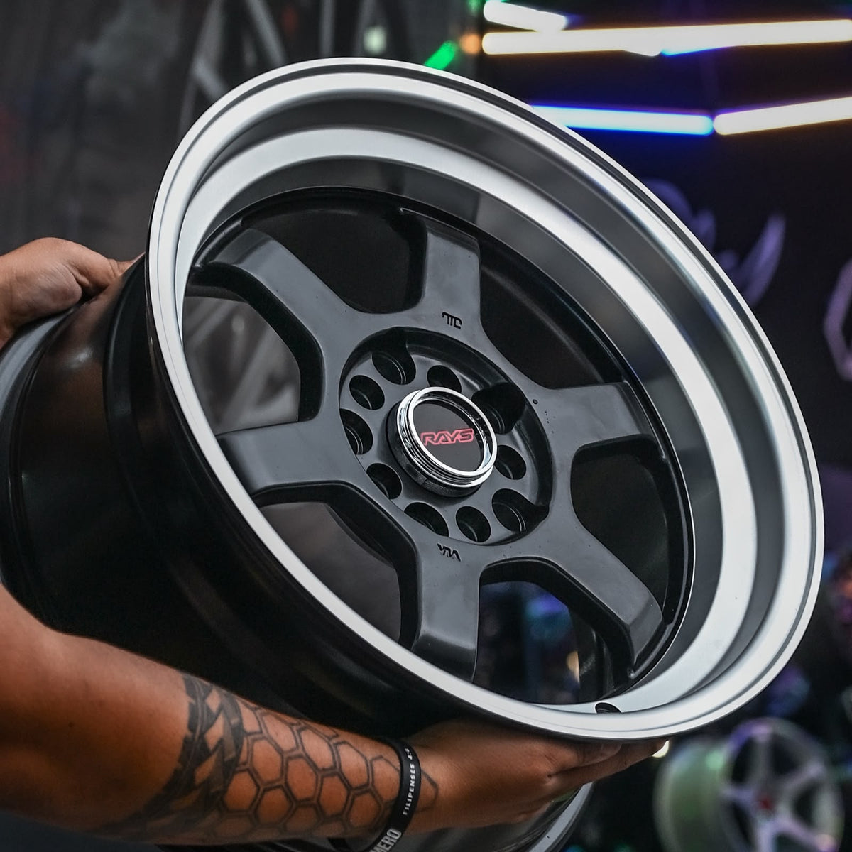ADX85H-330 16x8 10/100/114.3 ET20 CB73.1