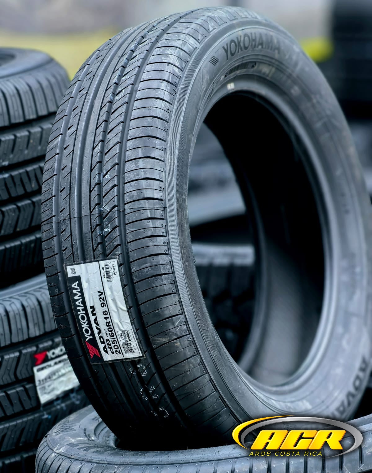 205/60R16 Yokohama Advan DB V552