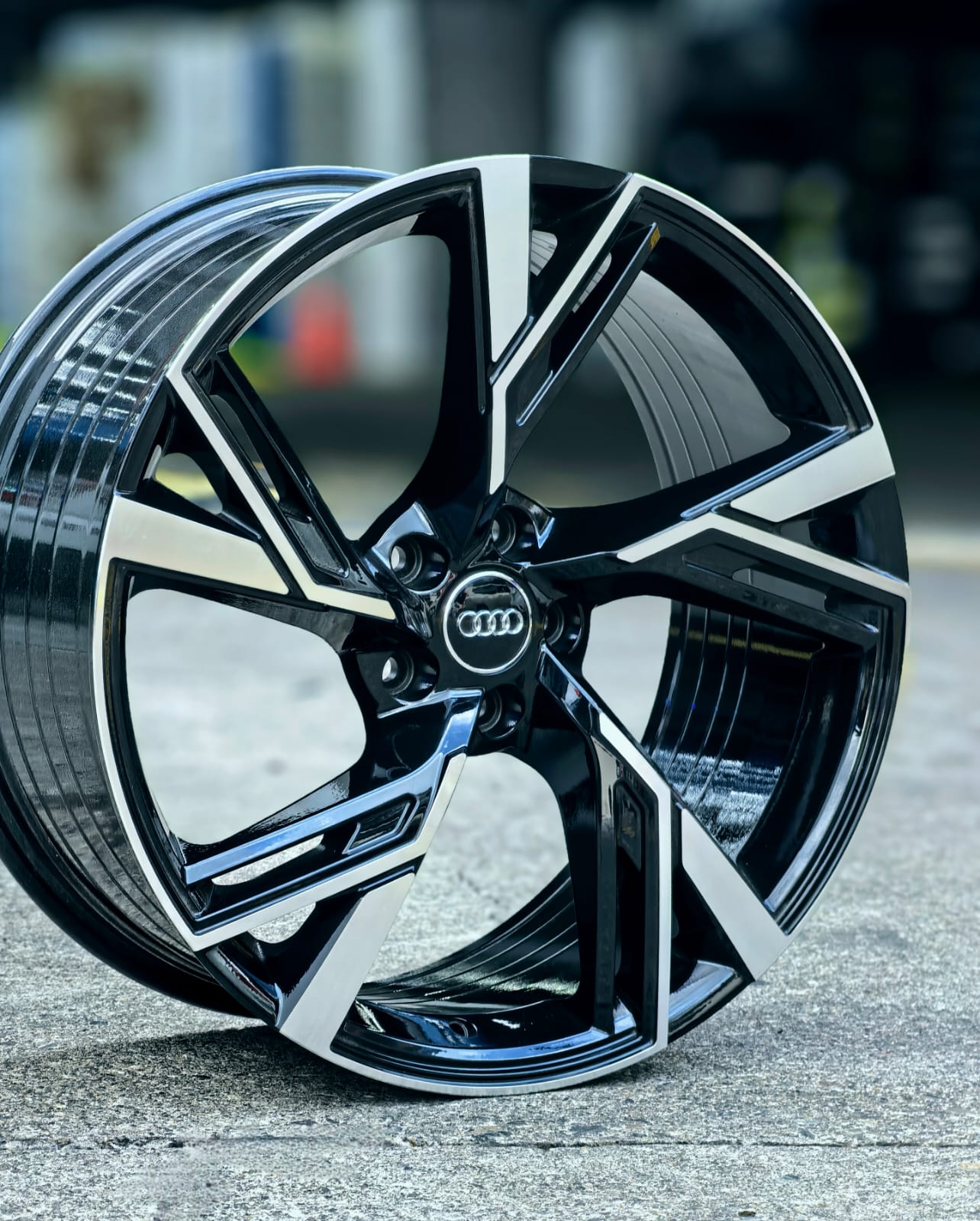 AD9M5H-63 19X8.5 5X112 ET28 CB66.45