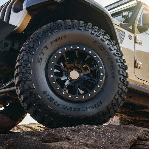 305/55R20 Cooper Discoverer STT PRO MT