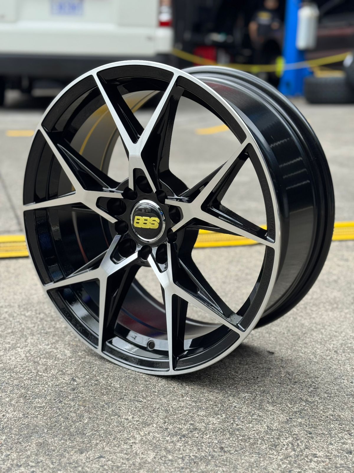 AD75H-587 17x7.5 10/100/114.3 ET35 CB73.1